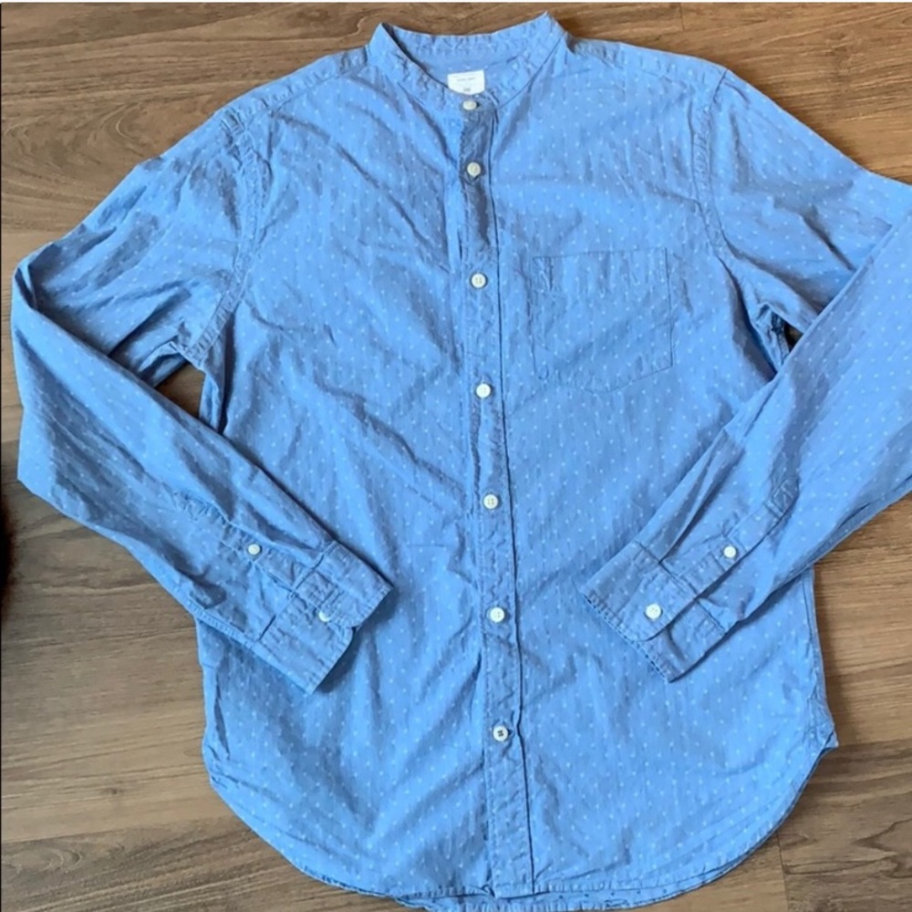 Men’s GAP patterned design and crafted button up